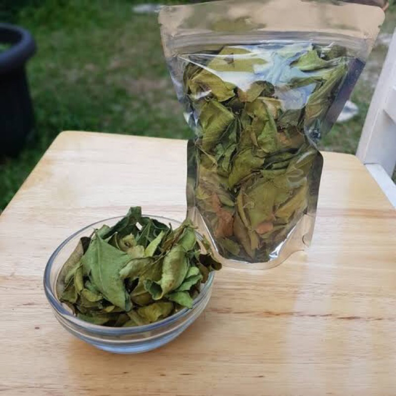 

daun jeruk kering untuk penyedap makanan