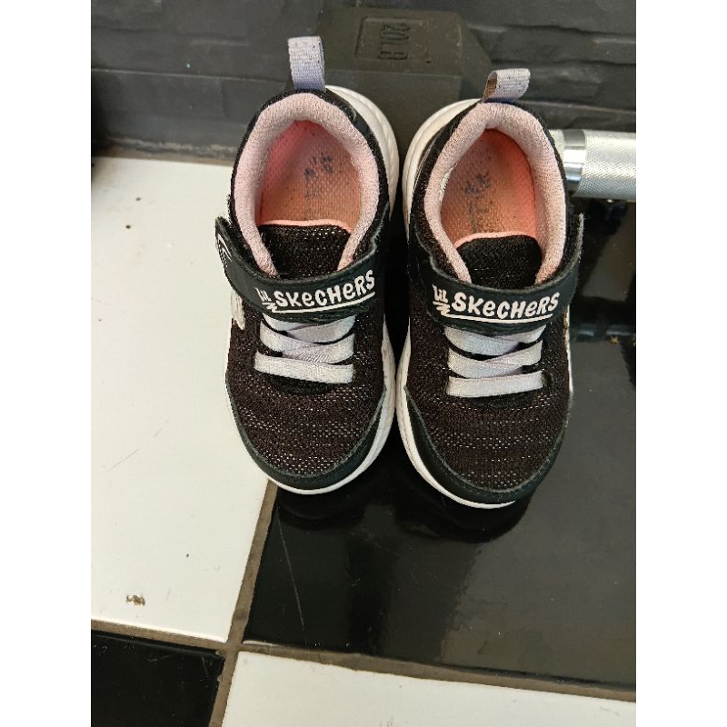 Sepatu Skechers Anak Perempuan Hitam-pink