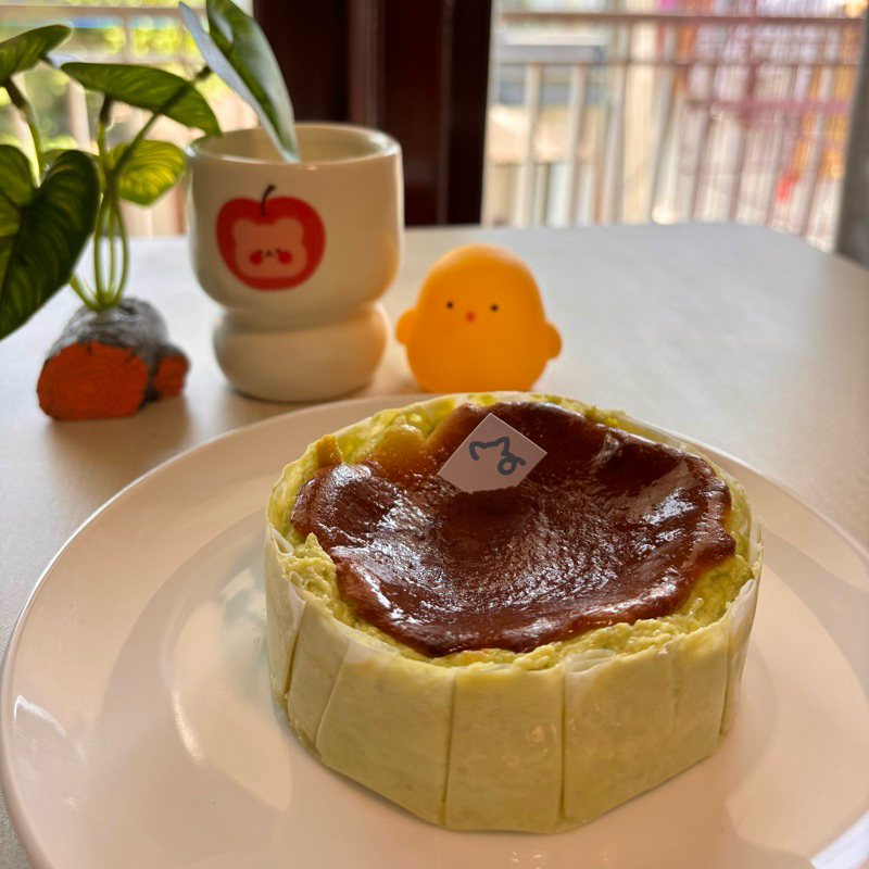

Matcha Burnt Cheesecake Premium Cake -Moochy Orange-