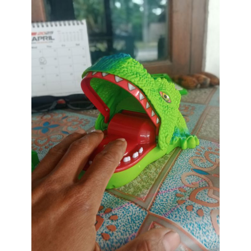 MAINAN ANAK DINOSURUS ,SINGA ,HIU BESAR