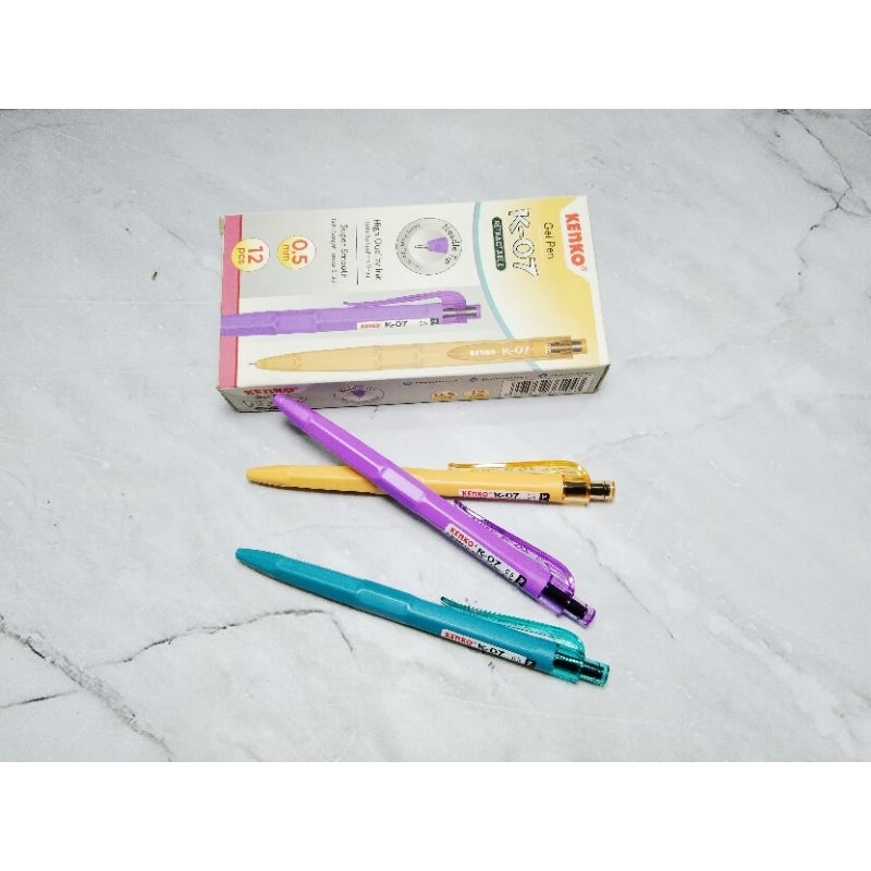 

PENA CAIR KENKO K-07 HITAM ISI 12 PCS / GEL PEN K-07 0.5 MM - KENKO