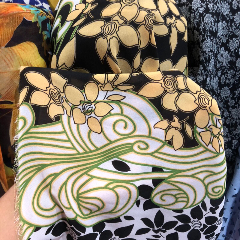 kain zara crepe motif - kain zara crepe motif bunga - kain zara crepe motif impor - kain zara crepe 