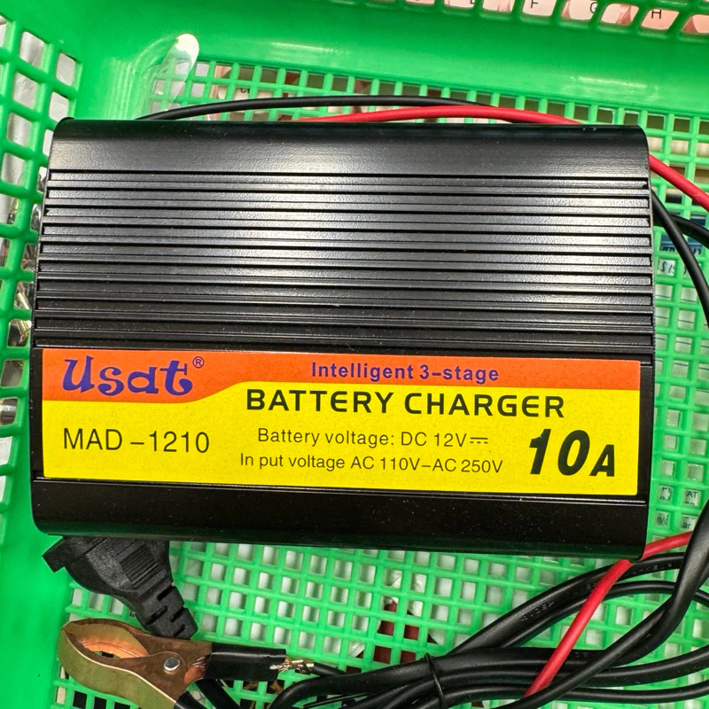 Pengecas Aki 10 Ampere Otomatis Charger Baterai Aki 10A 12V Batre Battery Cas Aki Motor Mobil