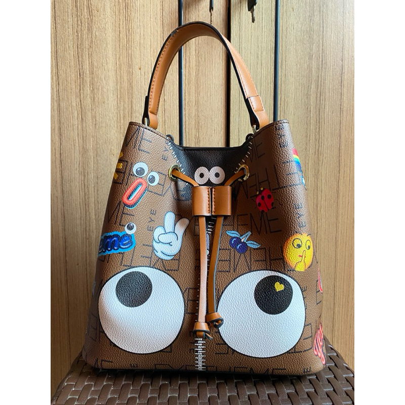 Huer eye theme serut sling bag