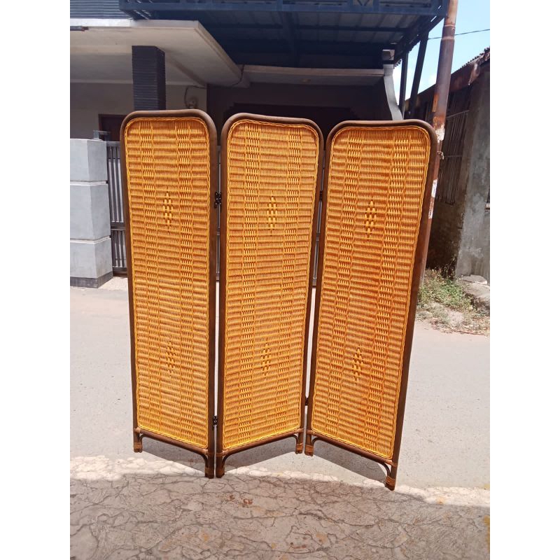 penyekat ruangan rotan/partisi ruangan