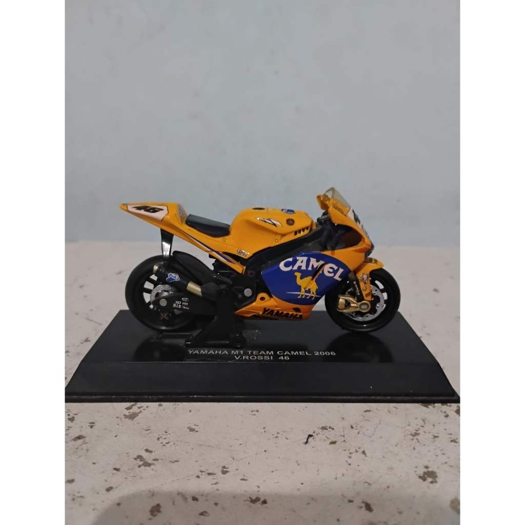 Diecast Miniatur MotoGP Newray 1:18 Valentino Rossi - Camel Yamaha Racing Team 2006