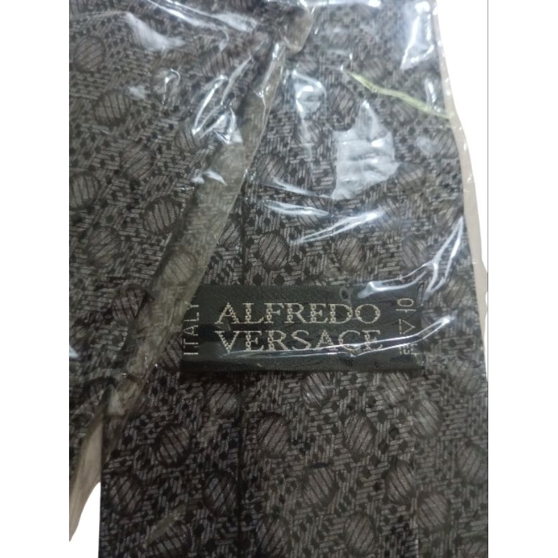 dasi kantor alfredo versace