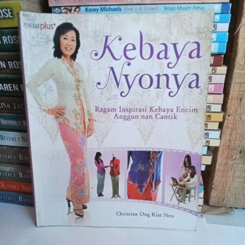 Buku Busana Kebay Nyonya Ragam Inspirasi Kebaya Encim Anggun nan Cantik