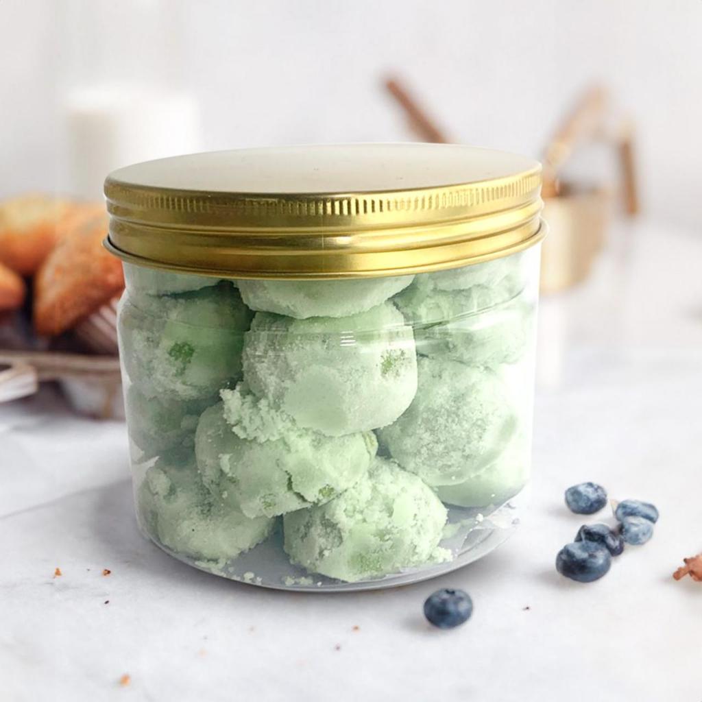 

Kue kering/ Putri Salju Melon/Hampers/Parcel