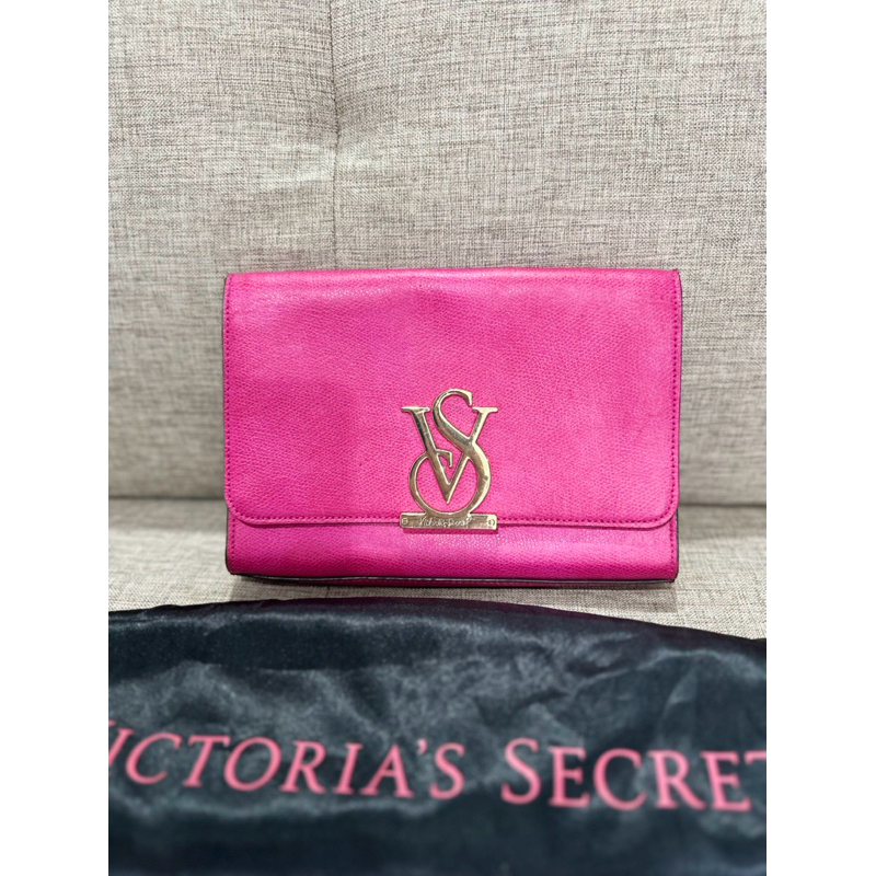 Preloved Authentic Clutch VS