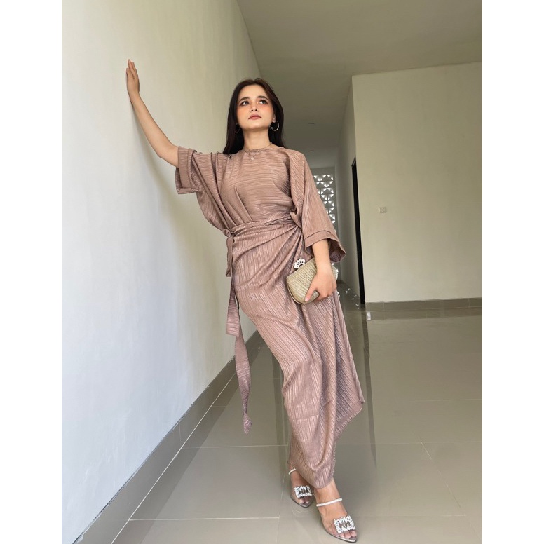 Barang Pilihan Za  Ava  Setelan Set Kaftan dan Rok Lilit Katun Polos Multi Look