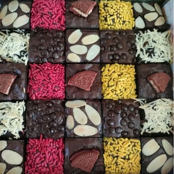 

Fudgy Brownies/Brownies Sekat/Brownies panggang/kue coklat/brownies sekat/brownies lumer/kuliner singkawang/jajanan singkawang/milo Malaysia/bolu singkawang/oleh oleh Singkawang/lapis legit/brownies pontianak