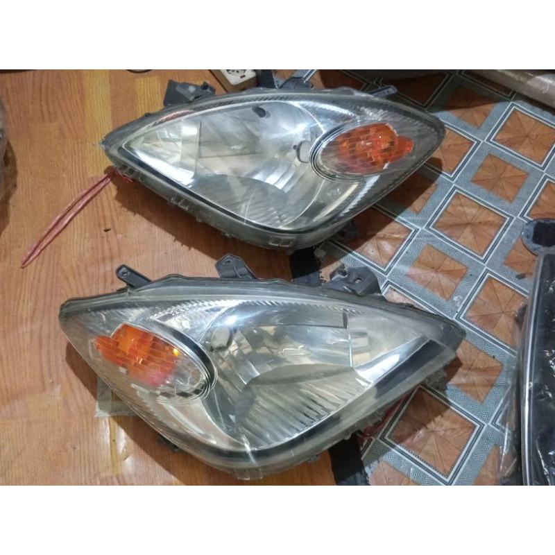 headlamp Avanza old 2005