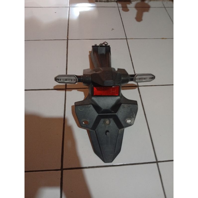 Sepakbor Slebor belakang Cbr 150 R Led Original copotan