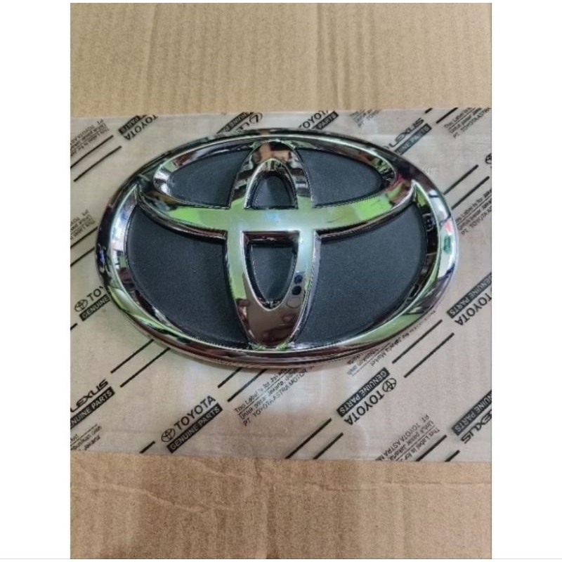 logo emblem grill Toyota rush avanza 2017/2024 original