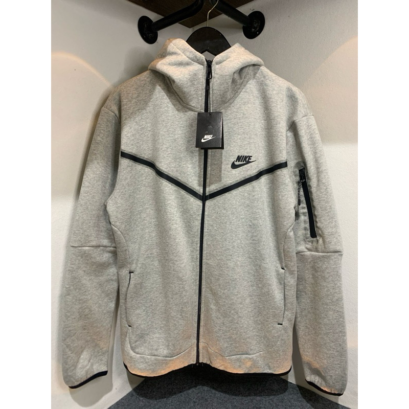 NIKE TECH FLEECE