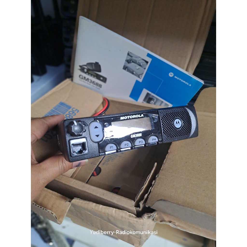 RADIO MOTOROLA GM3688 VHF BARU MOTOROLA GM 3688 VHF ORIGINAL FREKUENSI 136MHZ SD 170MHZ
