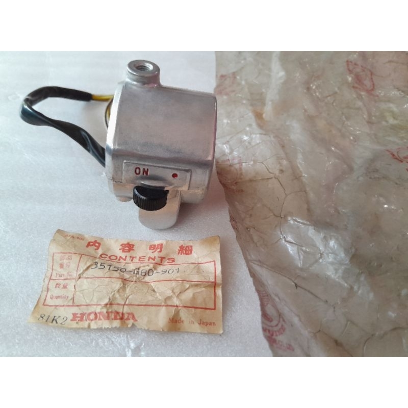 Holder kanan Honda C700 C800 engkel Original baru