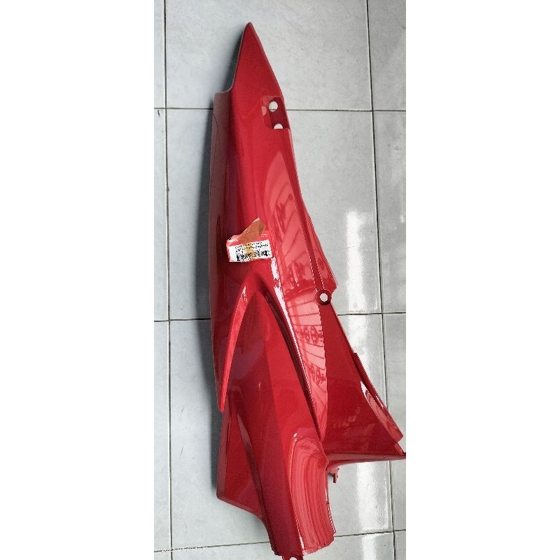 64410-KPH-880FMK BODY SAMPING KANAN KARISMA D MERAH ORI AHM