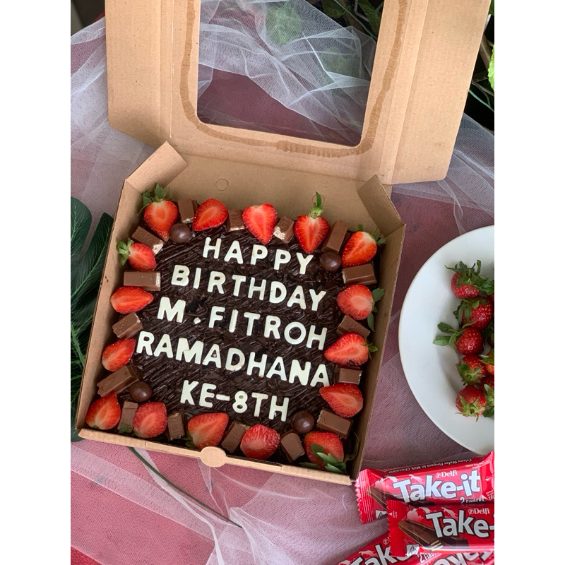 

(INSTAN ONLY) Brownies Tart Choco Stawberry 20cm x 10cm Brownies Cake Choco Stawberry Brownies Roti Ultah Brownies Oven Solo