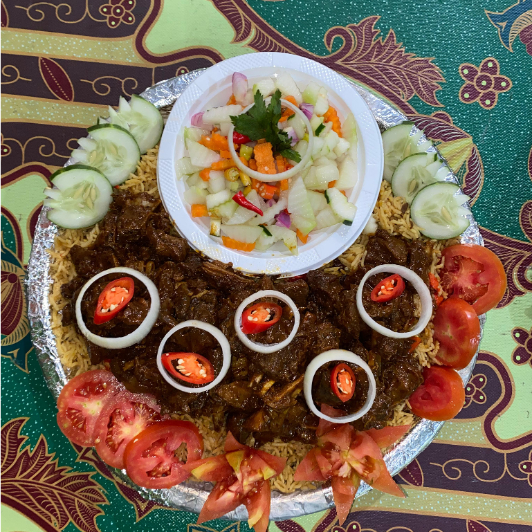 

Tampah Spesial Nasi Kebuli Lauk Ayam porsi 5-6 orang