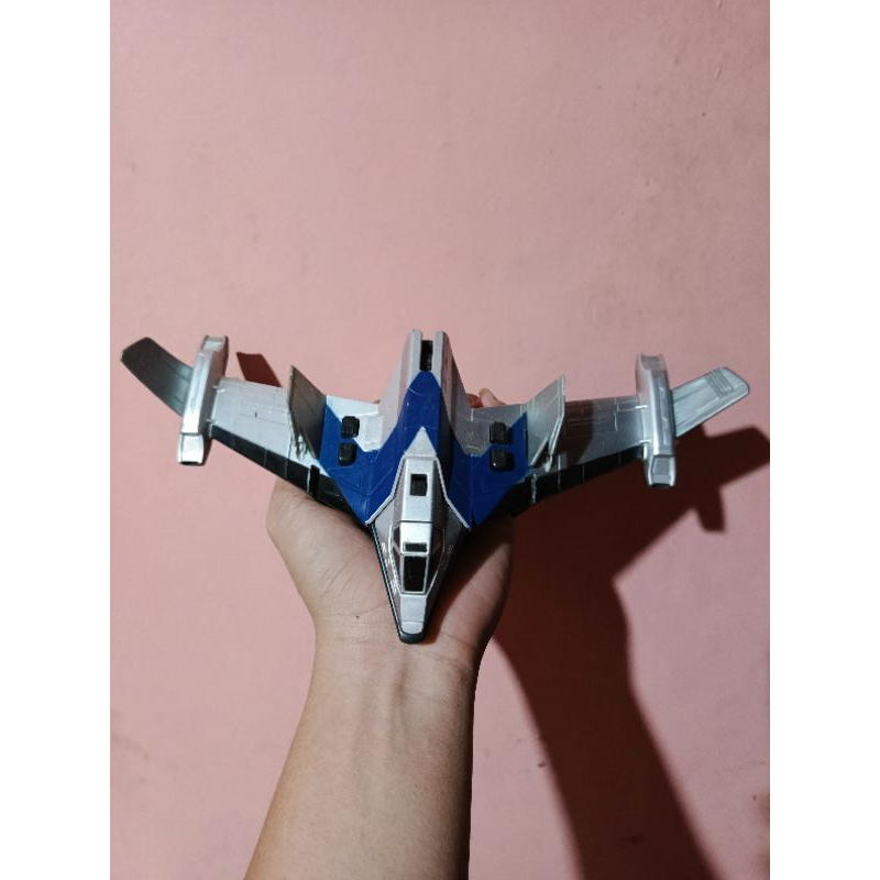 pesawat ultraman guts eagle