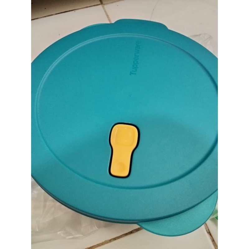 large cwl tupperware
