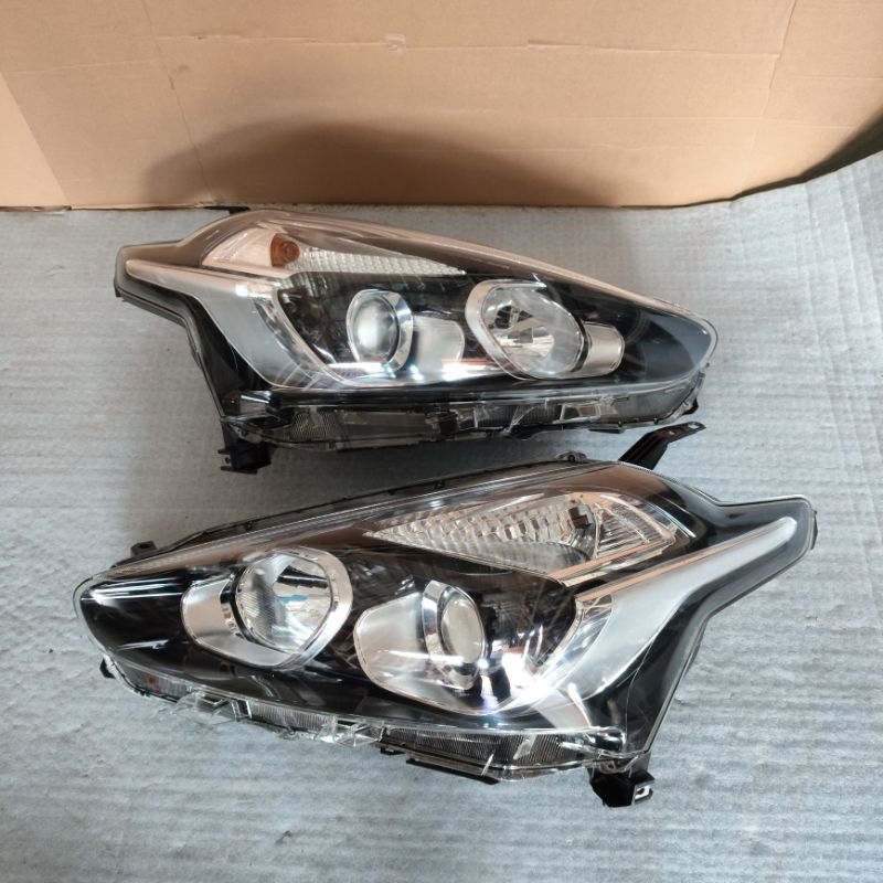 Headlamp Lampu Depan Toyota Sienta V / Sienta G 2017 2018 2019 2020 Sepasang Original