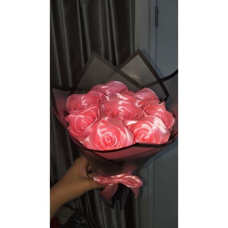 BUKET BUNGA PITA SATIN/BUNGA MAWAR PINK/BUKET BUNGA/8 TANGKAI/UNTUK WISUDA/UNTUK ULANG TAHUN