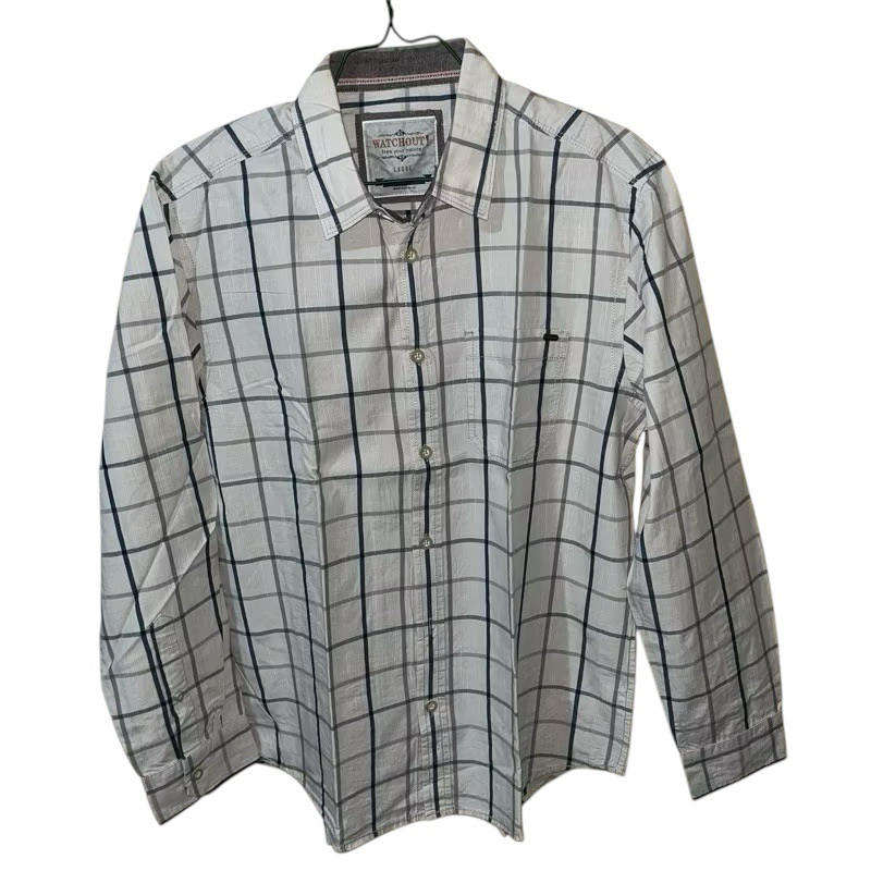 kemeja lengan panjang kotak-kotak warna putih merek watchout