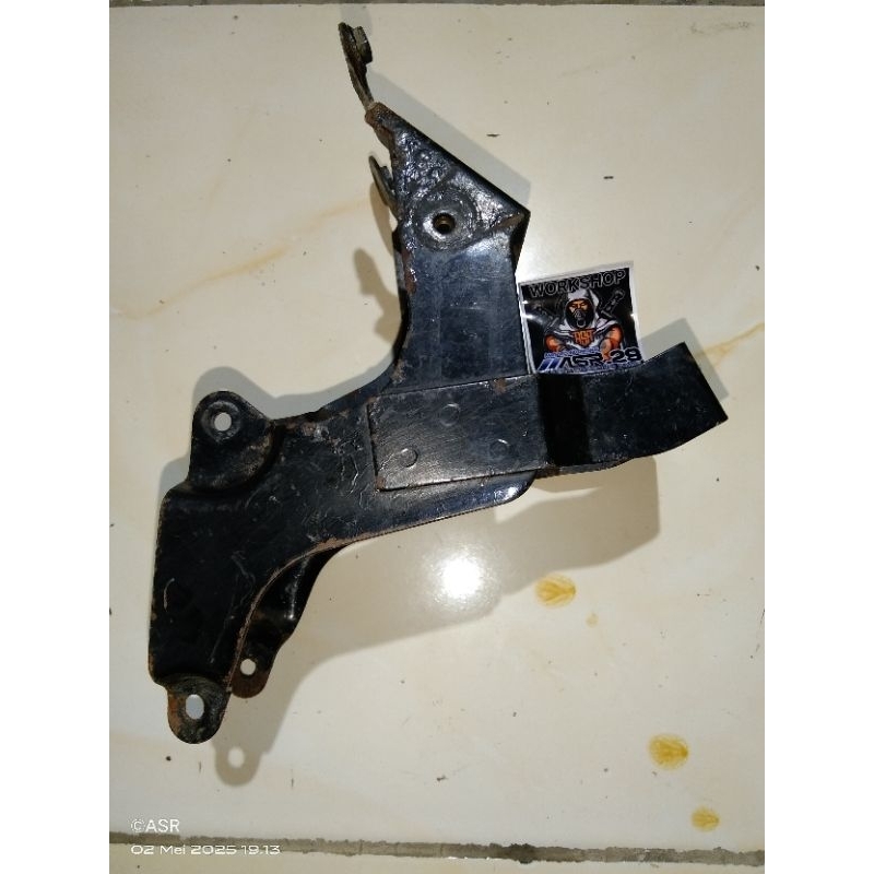 BRACKET/PANGKON/TEMPAT DUDUKAN DASI/DADA/PANEL DEPAN FIZR/F1ZR ORIGINAL COPOTAN