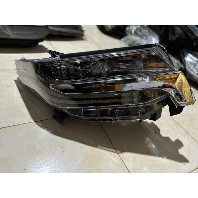 headlamp Toyota  Alphard 2019 2020 kanan