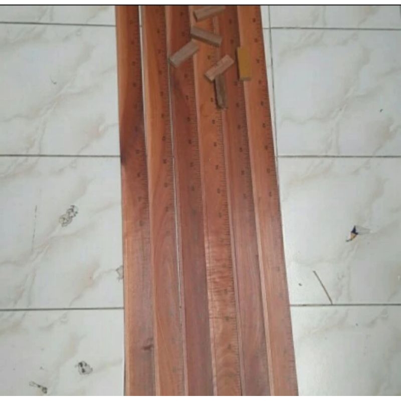 

Penggaris Kayu Sawo 1 meter isi 10 buah Bahan Kayu