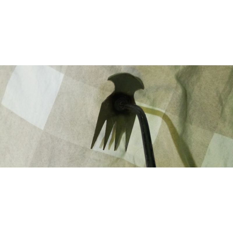 Garuk rumput pencabut rumput liar