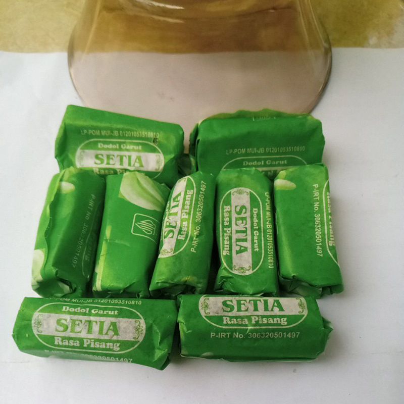 

Dodol Garut 1kg rasa pisang oleh oleh/ makanan khas Daerah Garut Gunung Cikuray#
