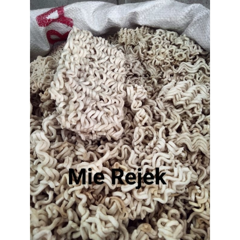 Pakan Hewan Mie Rejek Pabrikan