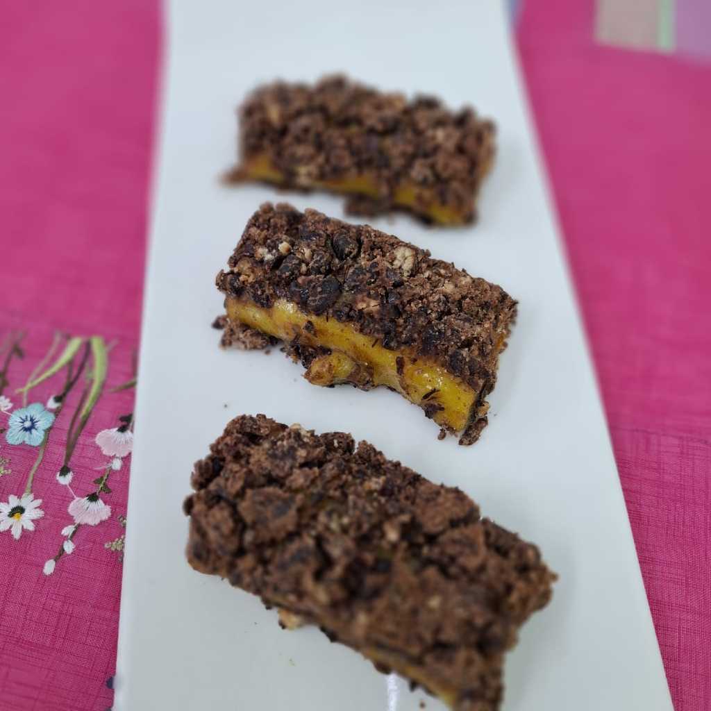 

Hobak Patsirutteok (시루떡 – Kue Beras Kukus Lapisan Kacang Merah)