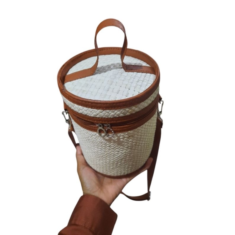 Tas selempang bulat model tabung tas anyaman wanita modis