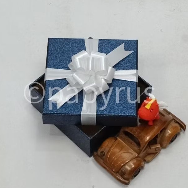 

PAPYRUS 12,5x12,5 Tinggi 5cm Kotak Kado Gift Box Hadiah V3