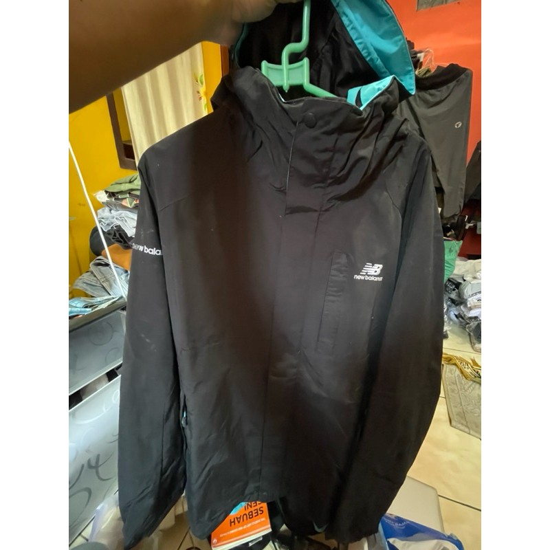 Jaket Outdoor New Balance