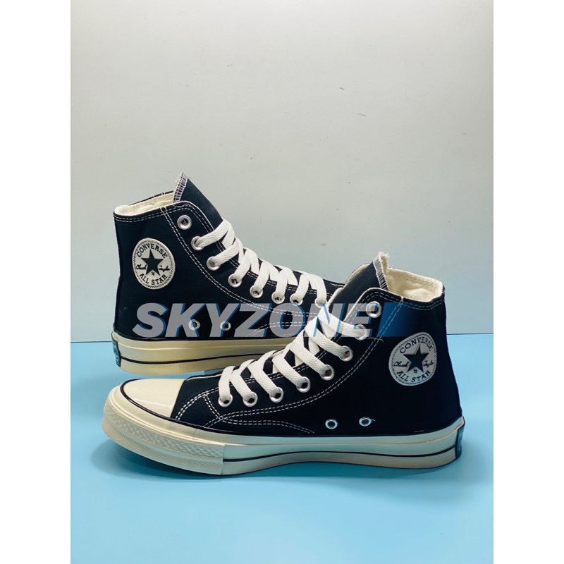 Sepatu Tinggi Canvas Pria Wanita Hitam Putih
