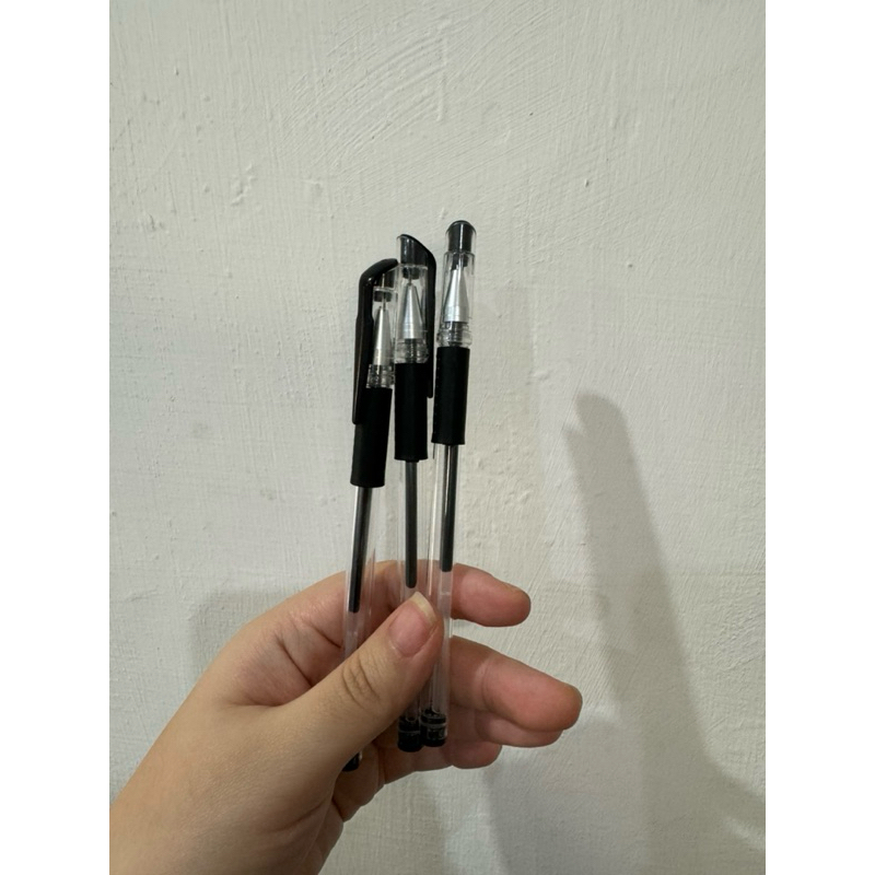 

pulpen hitam pulpen cair hitam pen hitam pen cair pena cair pena hitam alat menulis alat tulis kantor alat menulis sekolah