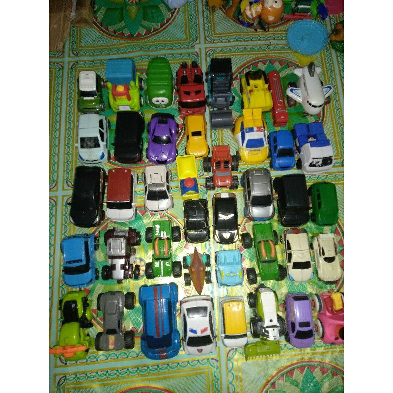 mainan mobilan Robot dan fart tobot ,angrybird dan pelontarnya second/bekas harga untuk 1pasang khus