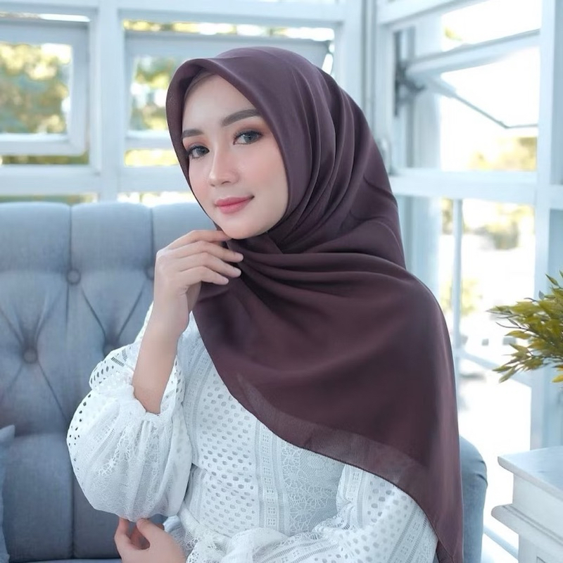 Hijab Segiempat Bella Square Mahogany Hijab Bella Square Coklat Tua