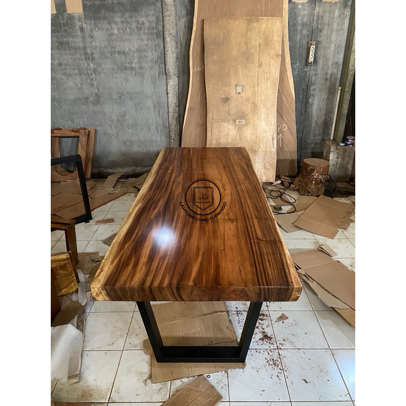 Meja Solid Trembesi kaki besi custom