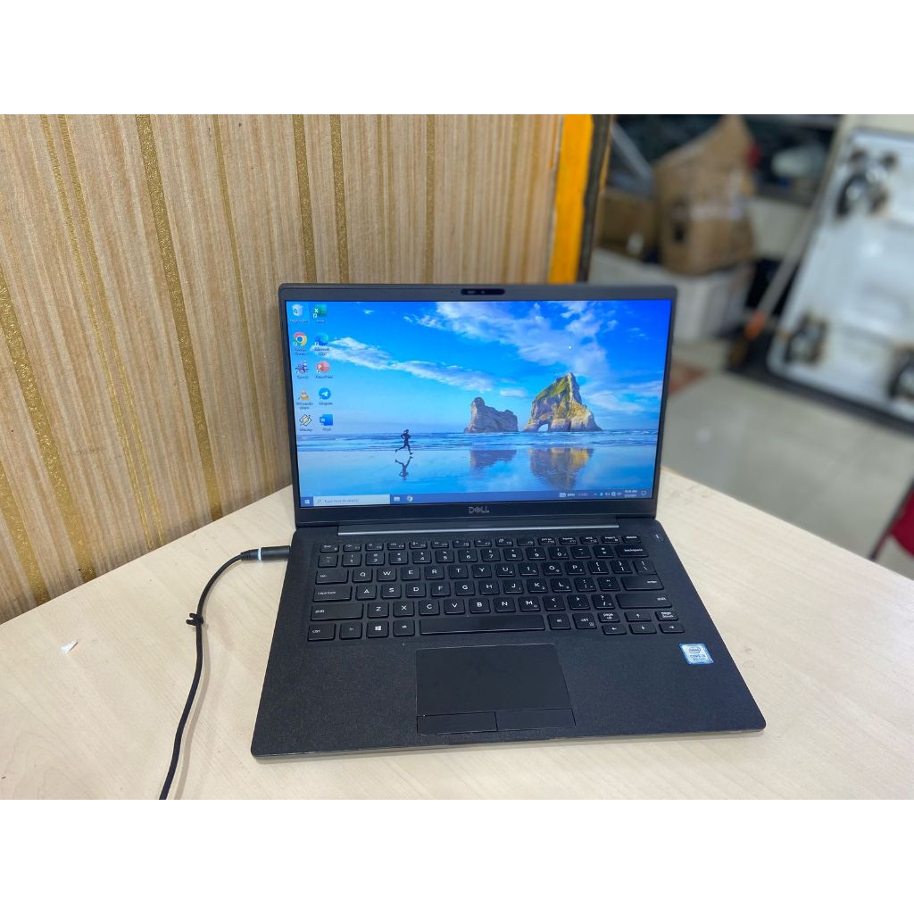 LAPTOP SLIM MEWAH Dell Latitude 7400 Core i5-8365U 8GB/256GB 14-inch HD