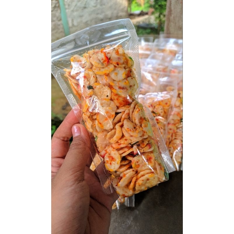 

Kerupuk seblak daun jeruk pedas