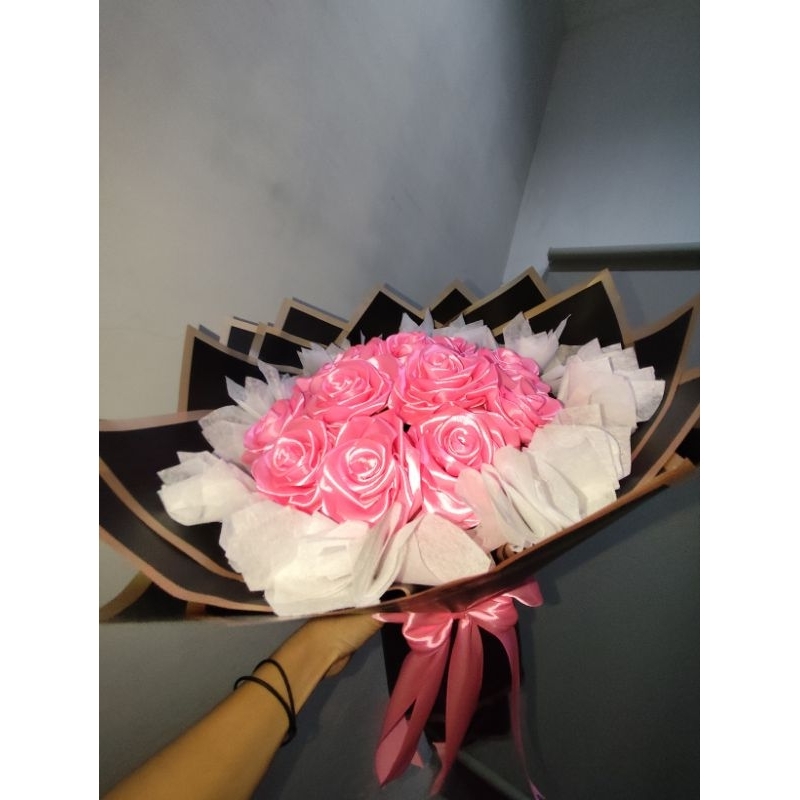 

Bouquet bunga pita satin