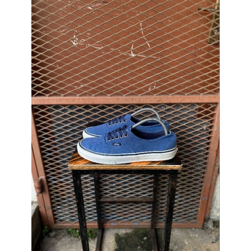 sepatu Vans authentic size US 8.5 / 41 / 26,5cm second original ciyusdeal