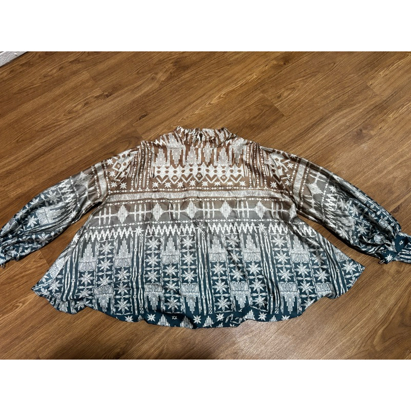 Blouse wearing Klamby (Preloved)